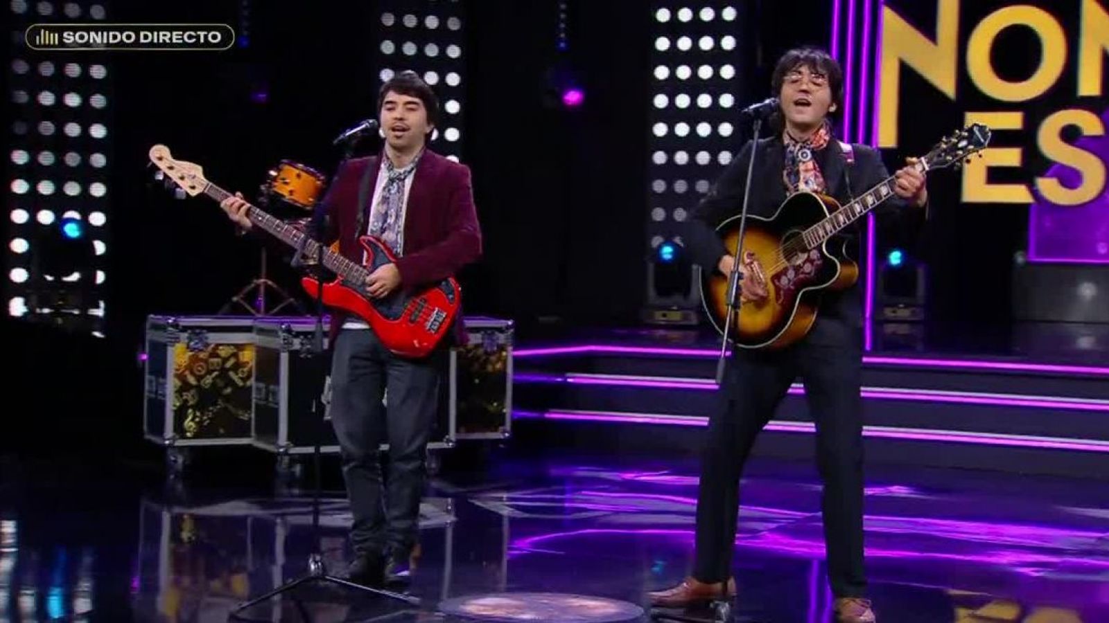 <p>Dibenko Cáceres y Héctor Díaz, como dobles de Lennon y McCartney </p>
