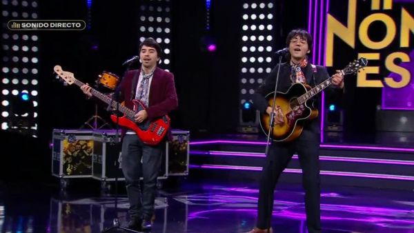 <p>Dibenko Cáceres y Héctor Díaz, como dobles de Lennon y McCartney </p>"Tremendo": Lennon y McCartney sorprendieron en Mi Nombre Es 2

