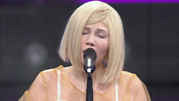 <p>Pía Álvarez, doble de Aurora </p>"Me llevaste a otro lugar": Aurora encantó al jurado de MNE2
