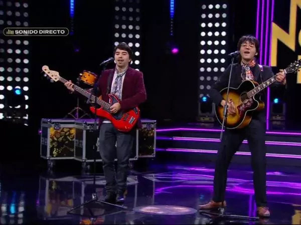 Dibenko Cáceres y Héctor Díaz, como dobles de Lennon y McCartney