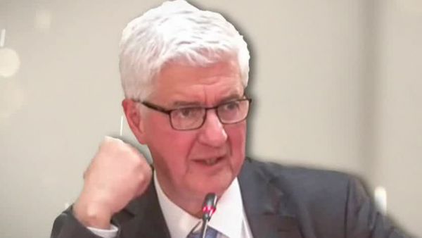 Controversia en torno al director del SII por no en el pago de contribuciones
