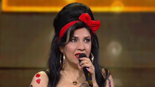 <p>Francia Valdés, doble de Amy Winehouse</p>"Es la mejor voz femenina de Chile": Francia Valdés trajo de regreso a Amy Winehouse
