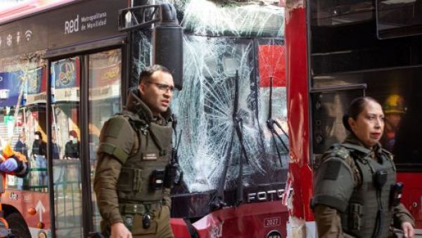 <p>Choque entre buses del sistema RED deja 10 lesionados en Providencia</p>Choque entre buses del sistema RED deja 10 lesionados en Providencia

