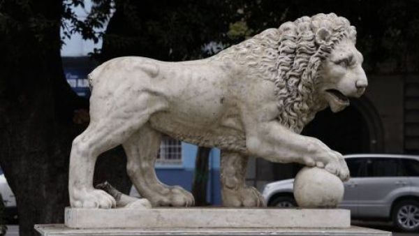 <p>Está sin su cola: león del Parque Italia en Valparíaso sufre daño patrimonial</p>Está sin su cola: león del Parque Italia en Valparaíso sufre daño patrimonial
