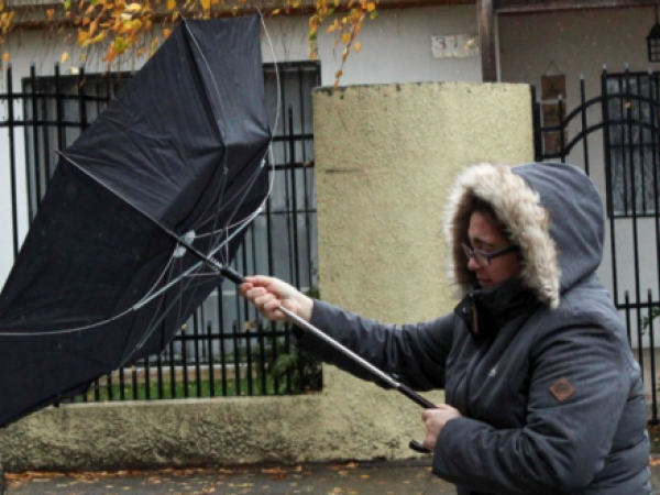 Incluye la RM: aviso meteorológico por viento de hasta 90 km/h para 9 regiones del país