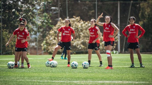 <p>Selección Chilena disputando la Copa América Femenina</p>Hoy: Chile enfrenta a Ecuador en crucial duelo de la Copa América Femenina
