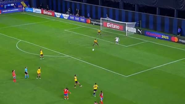 <p>El golazo de Sonya Keefe.</p>¡Desde más de 30 metros!: así fue el golazo de Sonya Keefe para el empate de Chile ante Ecuador
