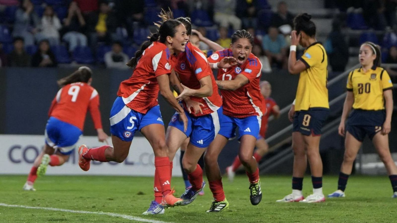Nayadet López celebra su gol ante Ecuador