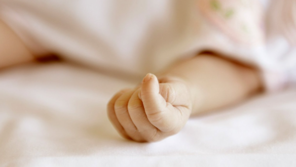 Brutal maltrato infantil: Lactante de 9 meses es drogado y quemado en Pudahuel
