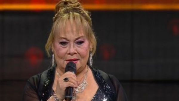¡Llegó con el corazón en la mano! Palmenia Pizarro entrega su "dolor" en el escenario
