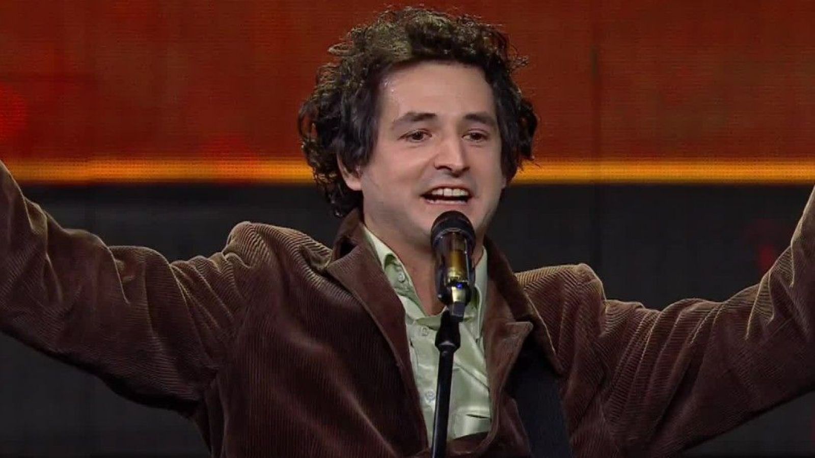 <p>Cerró con su emblemática frase: Gustavo Cerati sorprende en el escenario</p>
