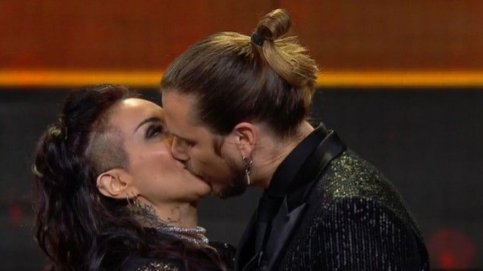 El beso que marcó la noche: Jean Philippe Cretton protagoniza coqueto momento con Alejandra Guzmán
