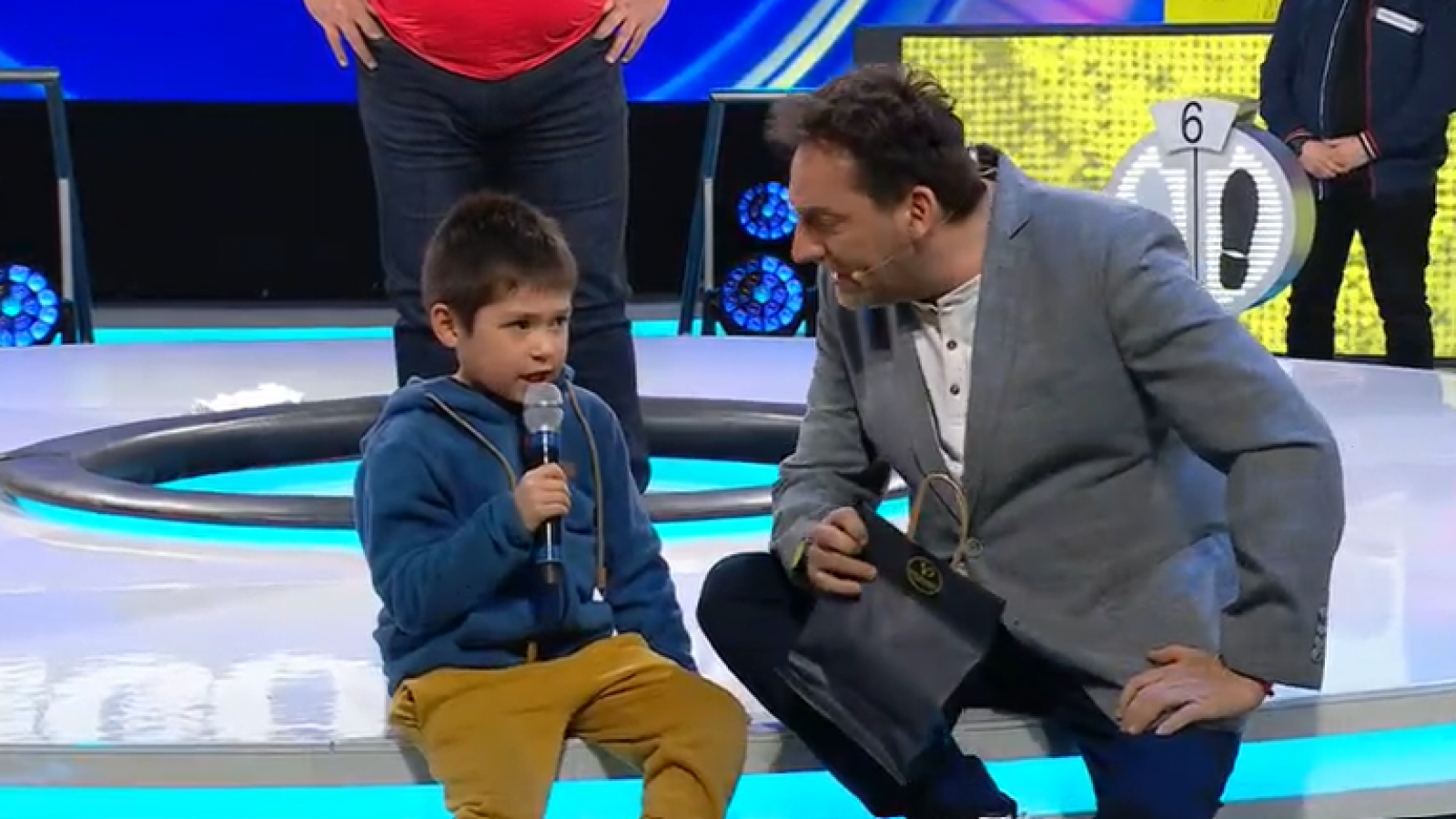 <p>Hijo de participante enternece a Daniel Fuenzalida: "Le traje un chocolate"</p>
