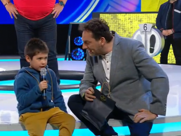 Hijo de participante enternece a Daniel Fuenzalida: 