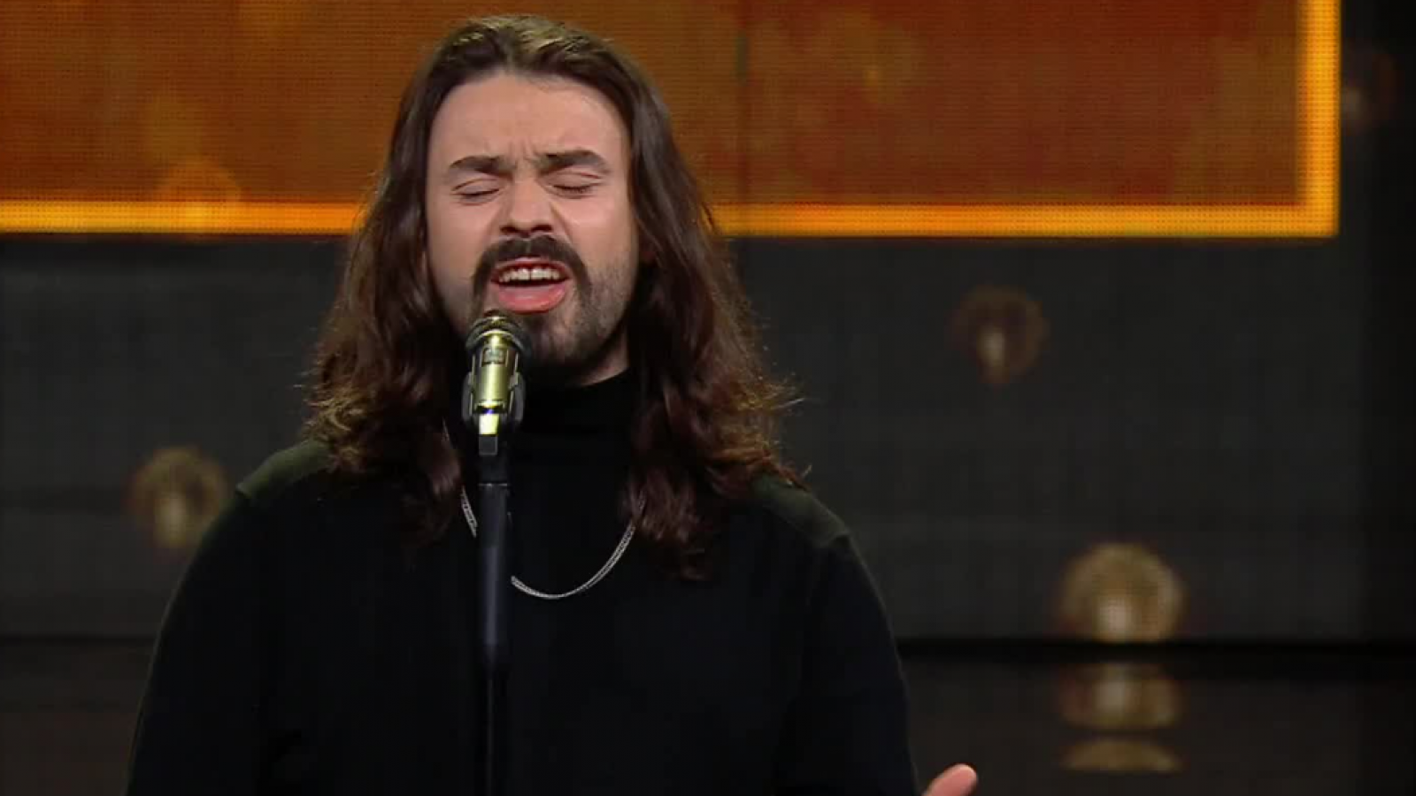 "Cantas muy bien": Bee Gees se impone con su voz
