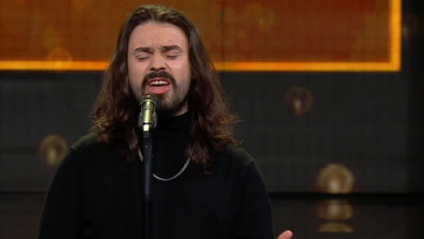 "Cantas muy bien": Bee Gees se impone con su voz
