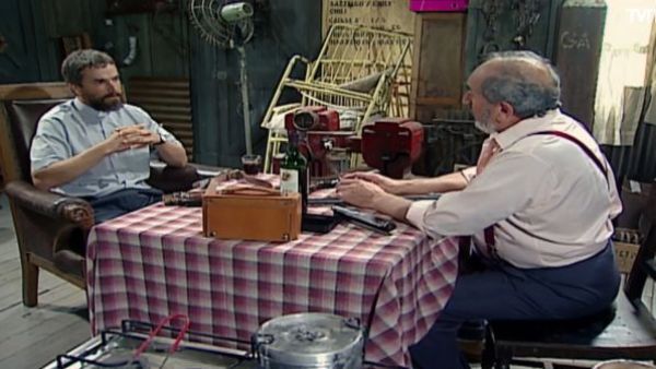 <p>Padre Juan en Romané</p>Romané - T1E53 | ¿Qué pasó entre Jovanka y Rafael?
