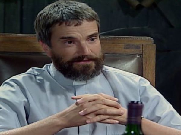 Romané: Padre Juan pregunta por Jovanka y Rafael