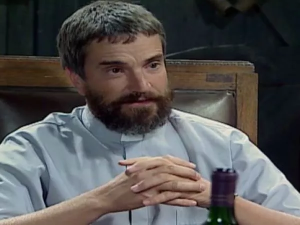 Romané: Padre Juan pregunta por Jovanka y Rafael