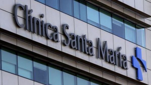 <p>Muere trabajador en la Clínica Santa María tras caer 3 pisos mientras limpiaba vidrios</p>Muere trabajador en la Clínica Santa María tras caer 3 pisos mientras limpiaba vidrios
