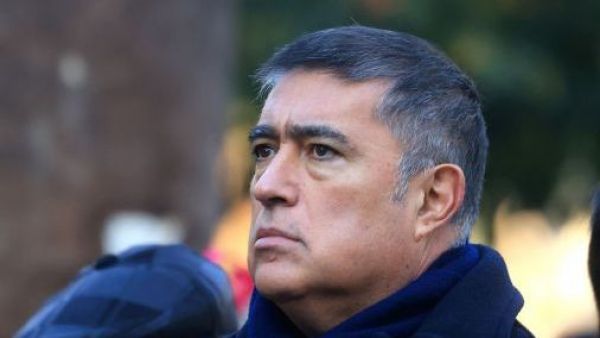 Alcalde Desbordes afirma que "no se instala nunca más un toldo azul" en calles recuperadas de Meiggs
