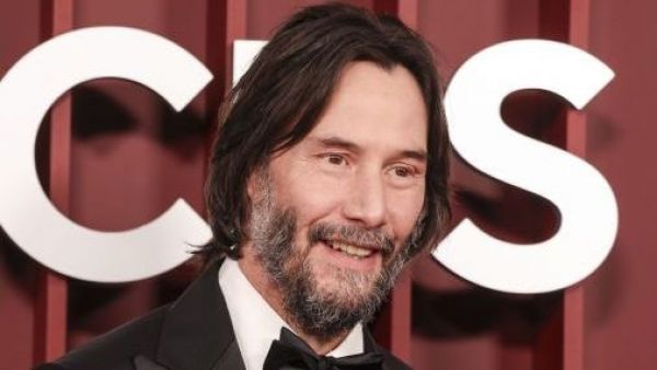 <p>PDI hizo entrega de relojes robados a Keanu Reeves al FBI</p>PDI hizo entrega de relojes robados a Keanu Reeves al FBI
