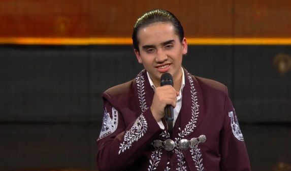 Luis Jara se deshace en elogios al escuchar a Alejandro Fernández
