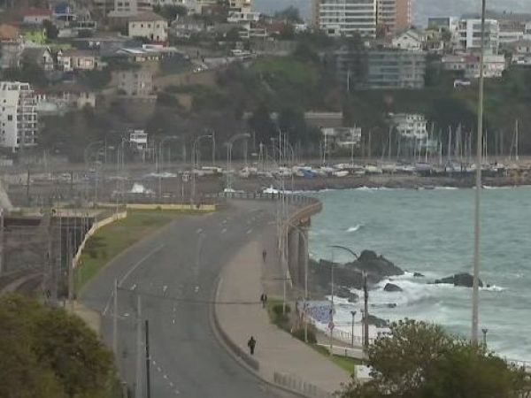 Amenaza de tsunami: tren de olas llega a las costas chilenas