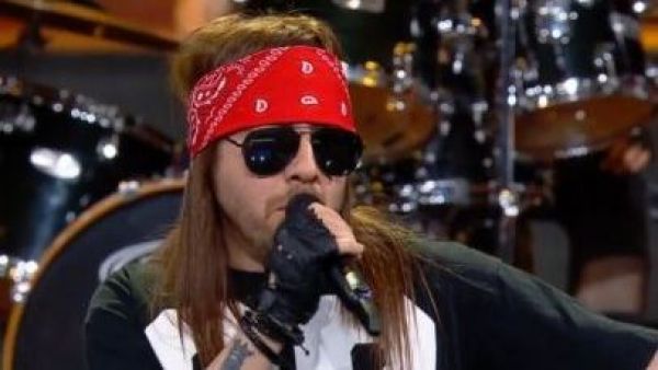 <p>Los inconfundibles Guns N' Roses se toman el escenario</p>Los inconfundibles Guns N' Roses se toman el escenario

