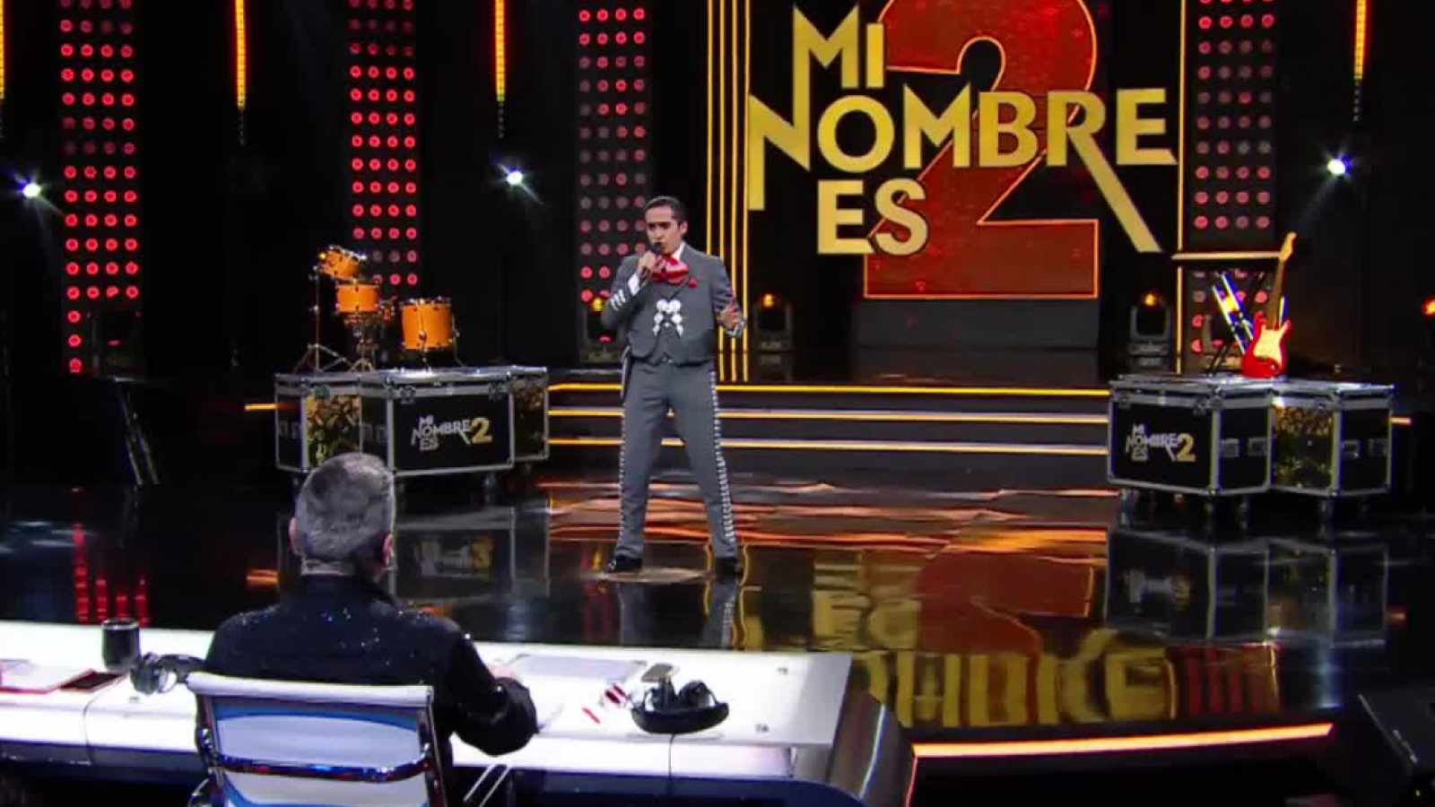 Alejandro Fernández se apoderó del escenario con toda la potencia de su voz
