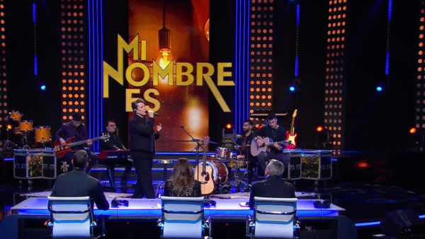 La noche se llena de romanticismo con todos los éxitos de Andrés de León en "Mi Nombre Es"
