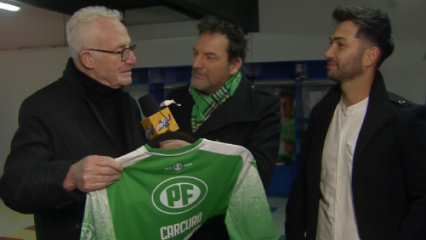 "Esto me emociona de verdad": Audax Italiano rinde homenaje a Pedro Carcuro con camiseta del club
