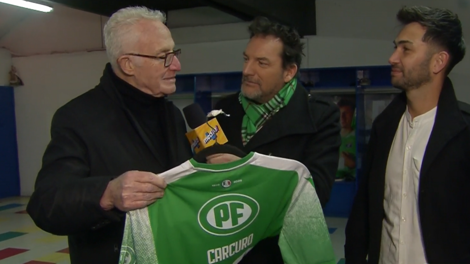 "Esto me emociona de verdad": Audax Italiano rinde homenaje a Pedro Carcuro con camiseta del club
