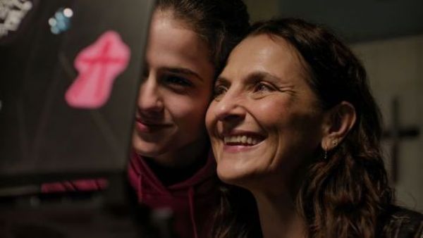 "Los Tortuga" llega a Chile: la primera película española protagonizada por Antonia Zegers
