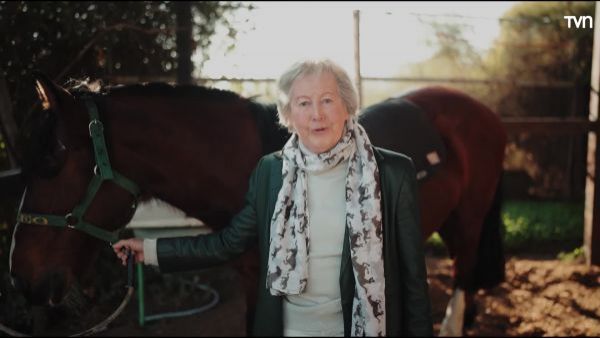 <p>Renate Bender</p>Renate Bender, la mujer que trajo la hipoterapia a Chile

