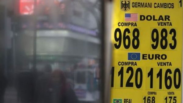Precio del dólar aumenta en casi $10 tras sorpresivo anuncio del Banco Central
