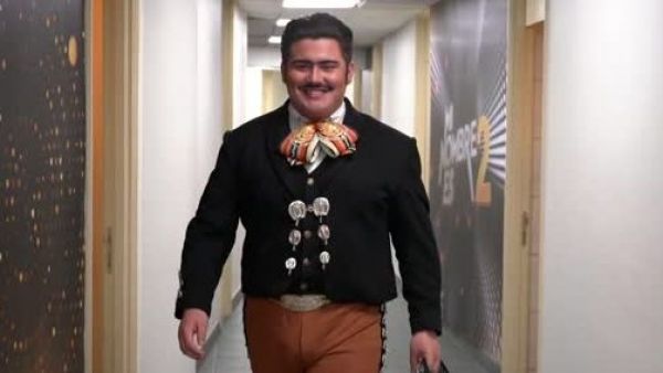 Vicente Fernández vuelve al programa interpretando "Estos Celos"
