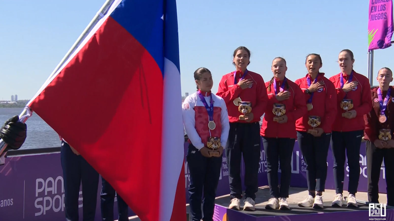 ¡Escuadra dorada! Así se escuchó el Himno de Chile con la medalla de Oro en el remo
