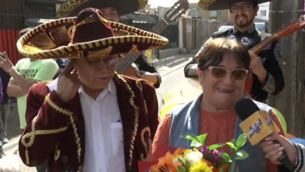 El Medio Amor: Francisco sorprende a Laurencia para celebrar sus 50 años de casados
