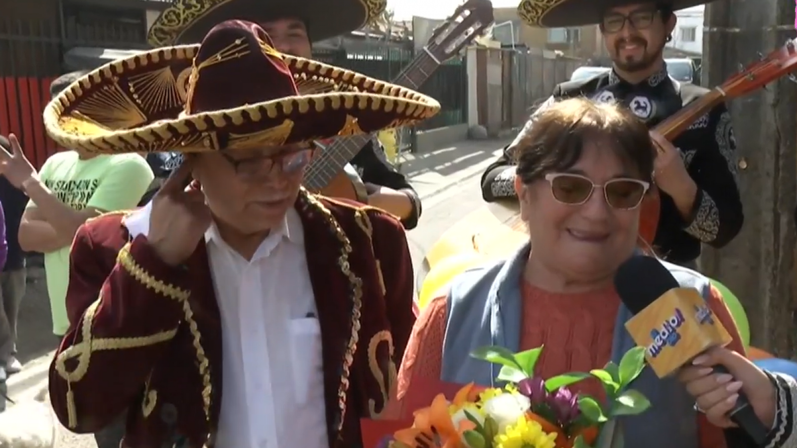 El Medio Amor: Francisco sorprende a Laurencia para celebrar sus 50 años de casados
