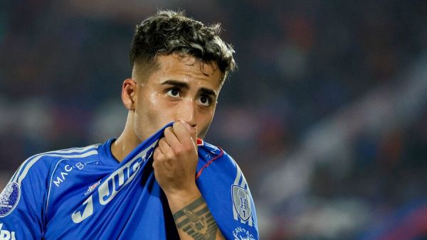 <p>Lucas Assadi, jugador de Universidad de Chile</p>La U derrota a Independiente en la Copa Sudamericana
