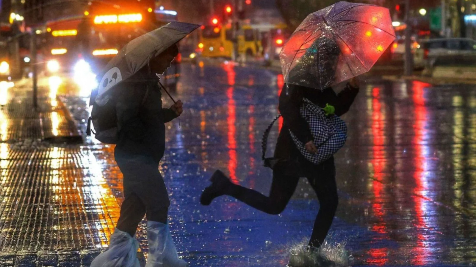 Emiten alerta por tormentas eléctricas en Santiago y dos regiones
