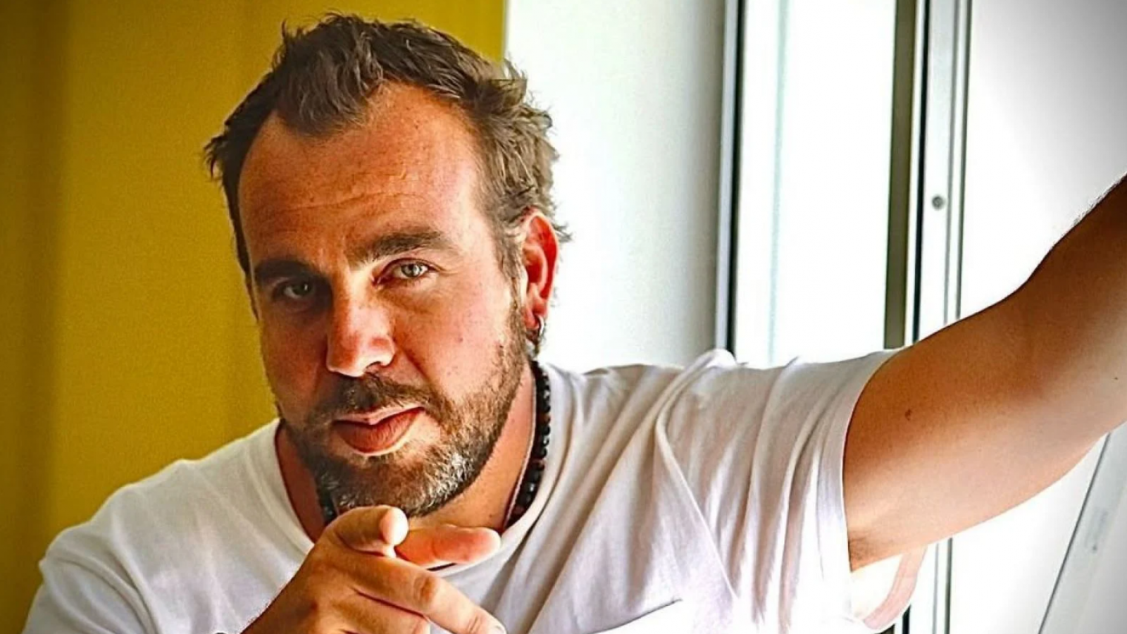Pondría en "riesgo" a sus vecinos: aseguran que Francisco Kaminski debe dejar su departamento