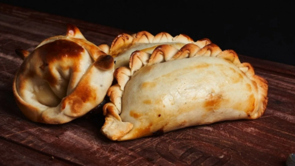 Eligen a las empanadas chilenas entre las mejores 50 "pasteles salados" del mundo
