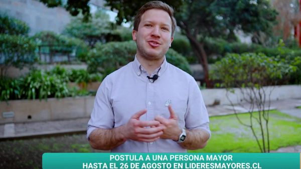 Nomina a una persona mayor que merezca ser reconocida
