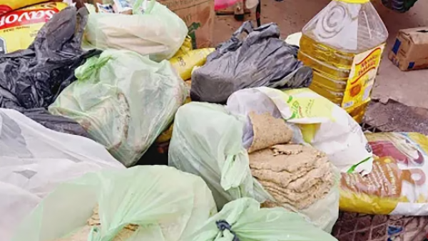 <p>Indignación en Argentina: vendedor ambulante vendía milanesas y chorizos de papel higiénico</p>Indignación en Argentina: vendedor ambulante preparaba milanesas y chorizos de papel higiénico
