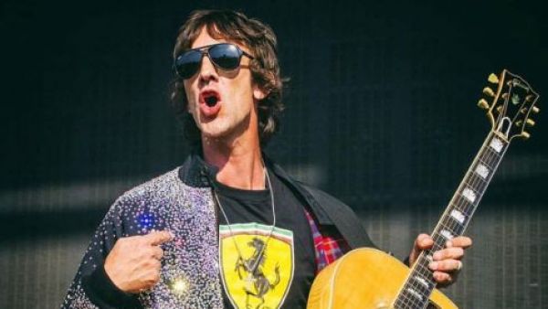 <p>Richard Aschcroft sobre el escenario.</p>"Existe un pequeño rumor": Richard Ashcroft no descarta telonear a Oasis en su gira por Sudamérica
