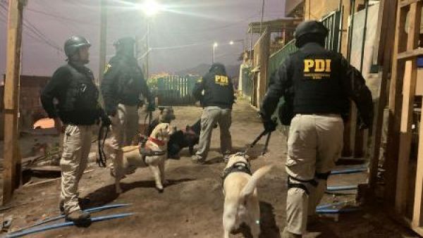 <p>Formalizan a 22 imputados en red de trata de personas en Antofagasta</p>Formalizan a 22 imputados en red de trata de personas en Antofagasta

