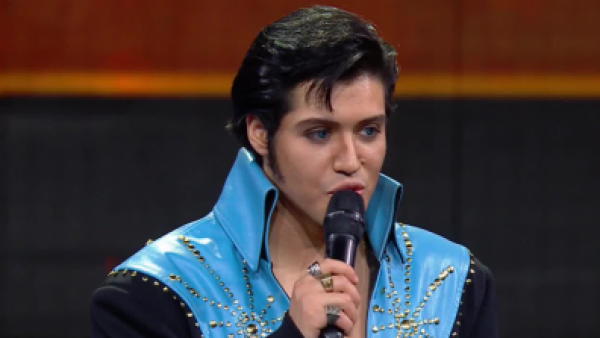 Elvis Presley prende el escenario con "Proud Mary"
