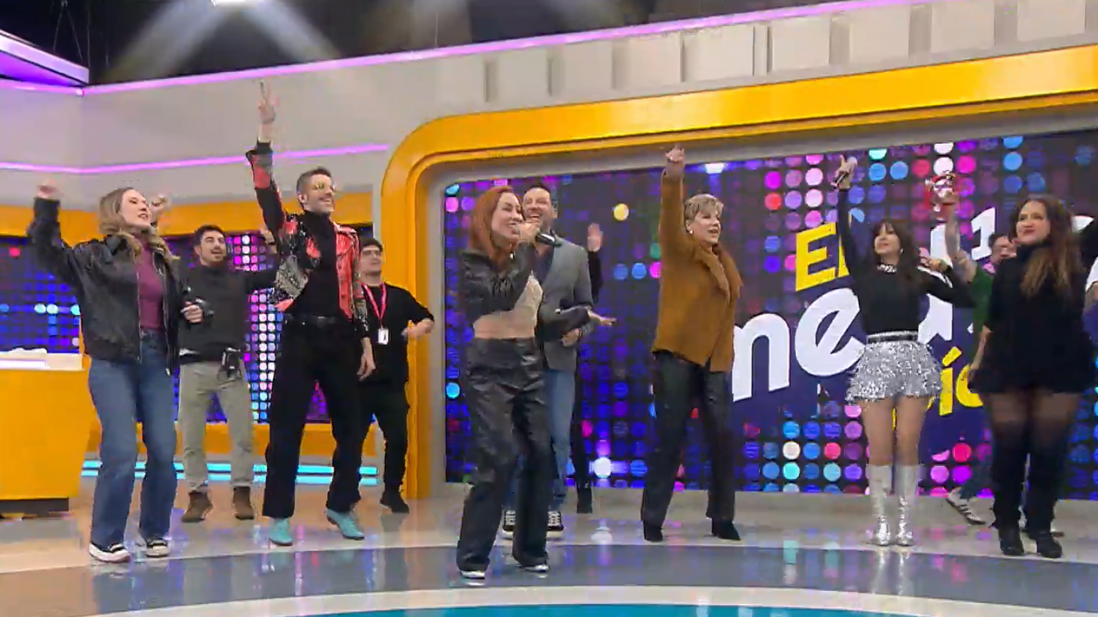 ¡Canta con nosotros la canción de "El Medio Día"!
